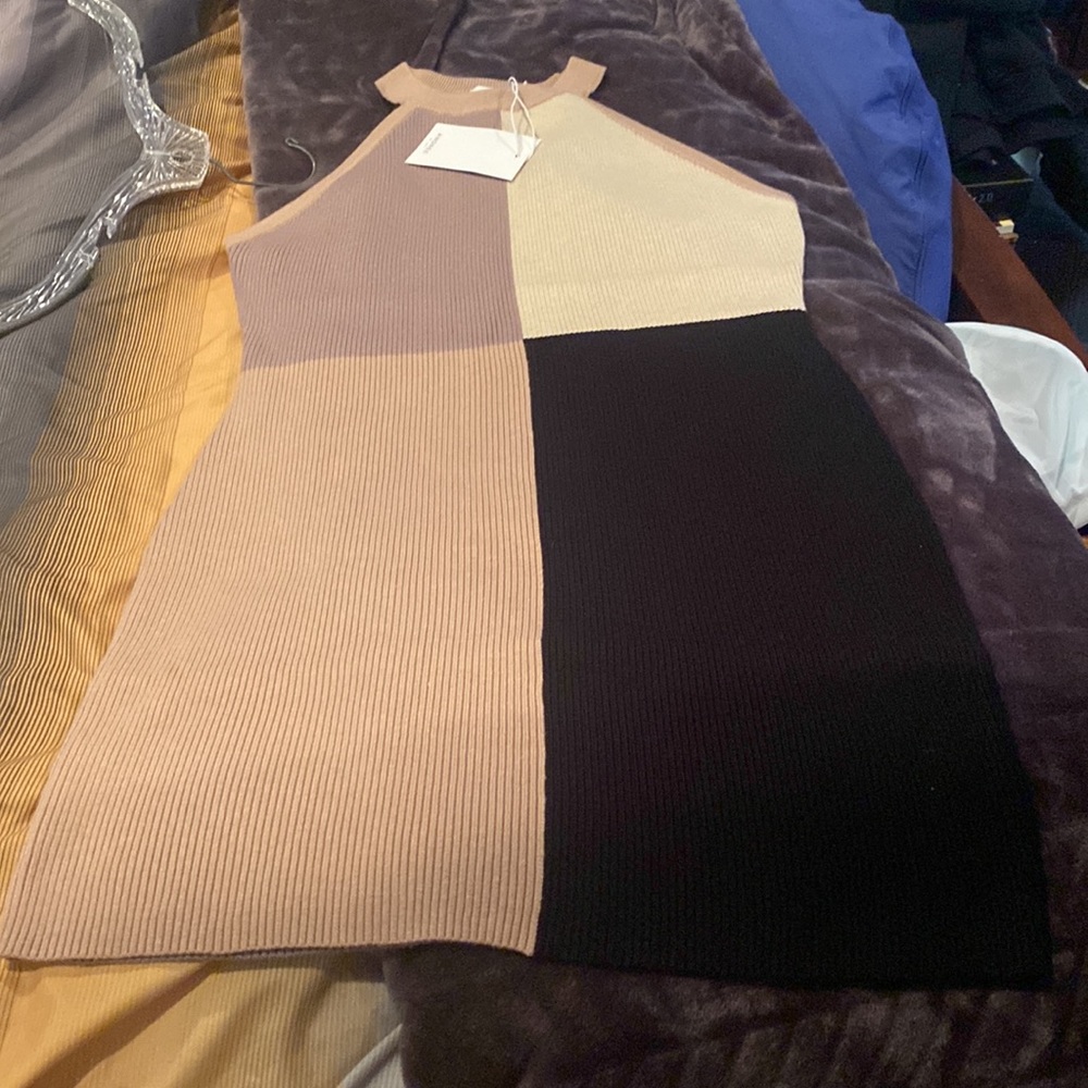 NWT. Sleeveless color block sweater dress
